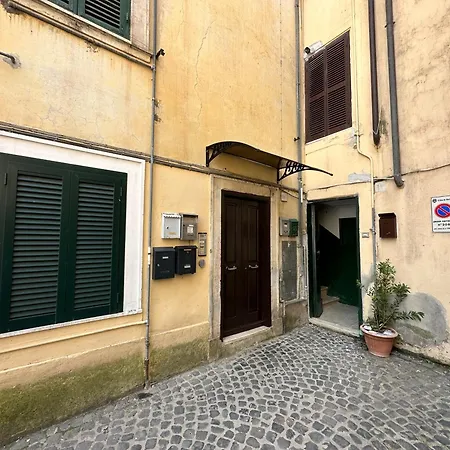 Velletri-appartamento Romantico Al Centro Appartamento